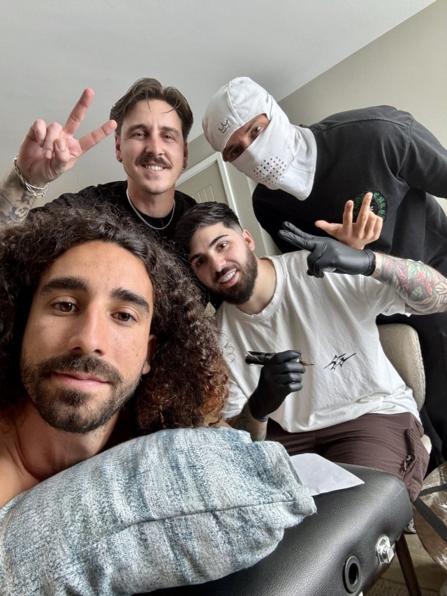 Joaquín Ganga, el murciano elegido para tatuar a Cucurella la cara de Luis de la Fuente