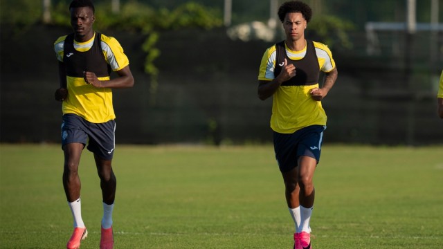 Buchanan y Oluwaseyi se reincorporan a la disciplina del Villarreal tras disputar el Mundial con Canadá