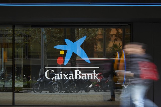 CaixaBank gana 3.203 millones hasta junio, un 8,5 % más, por una mayor actividad comercial