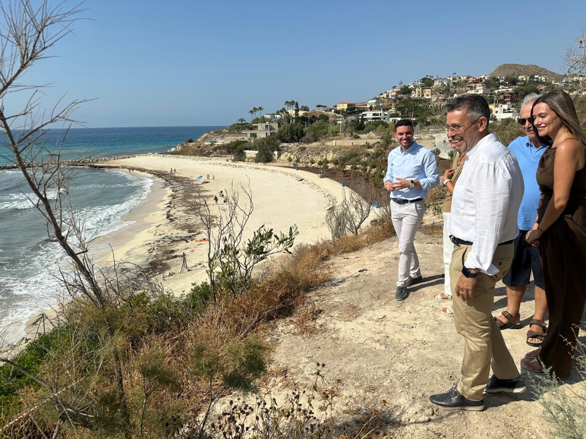 La regeneración de Cala Baeza en El Campello concluye tras una inversión de 3 millones. 