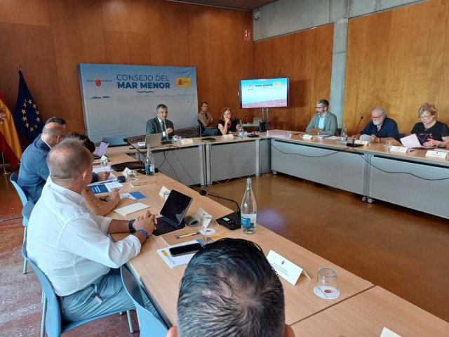 La Región de Murcia acelera la hoja de ruta del Mar Menor con un nuevo reglamento de vertidos y un plan frente a los nitratos