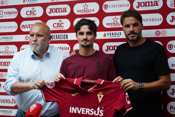 Javi Mier, presentado en el Real Murcia: 