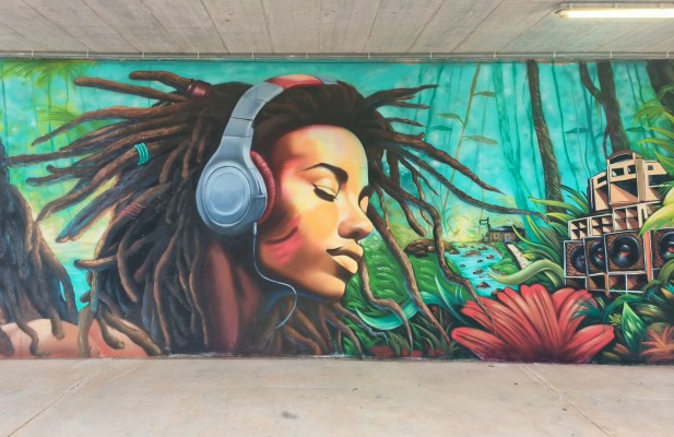 Rototom lleva un mensaje de libertad y justicia a la cárcel de Albocàsser a través de un mural gigante