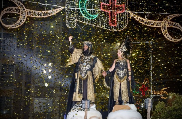 Torrent deslumbra con una gran Entrada de Moros y Cristianos llena de sorpresas 