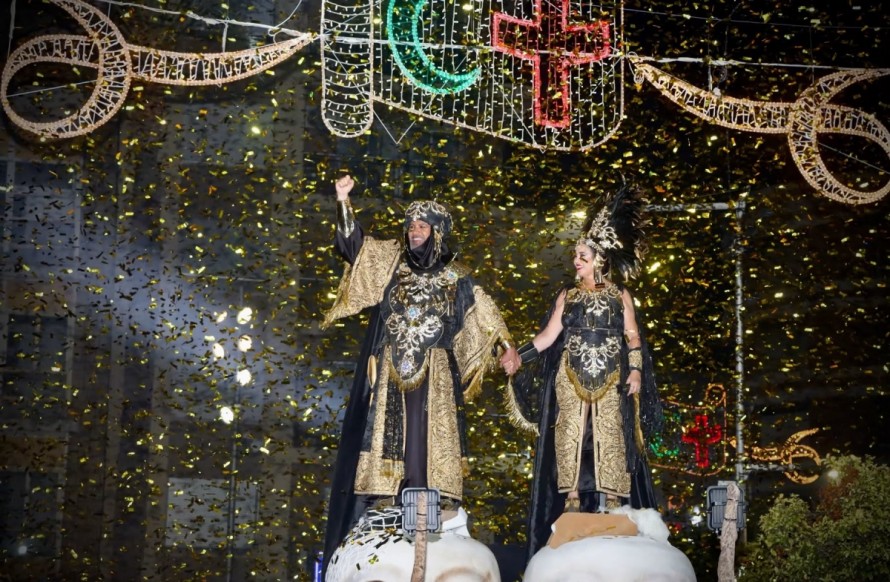 Torrent deslumbra con una gran Entrada de Moros y Cristianos llena de sorpresas 