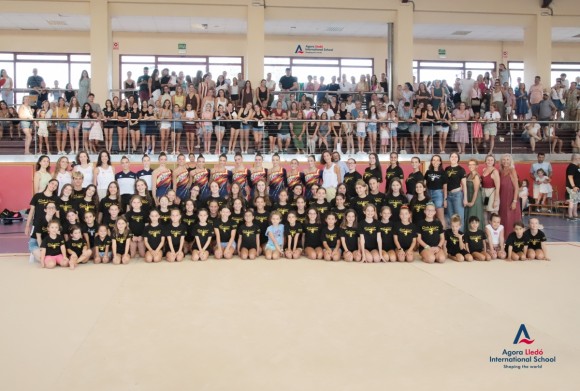 El polideportivo Marta Linares se llena en la jornada abierta del conjunto español de rítmica
