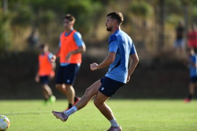 Amet Korça, defensa central estadounidense de origen albanés, es nuevo jugador del Cartagena