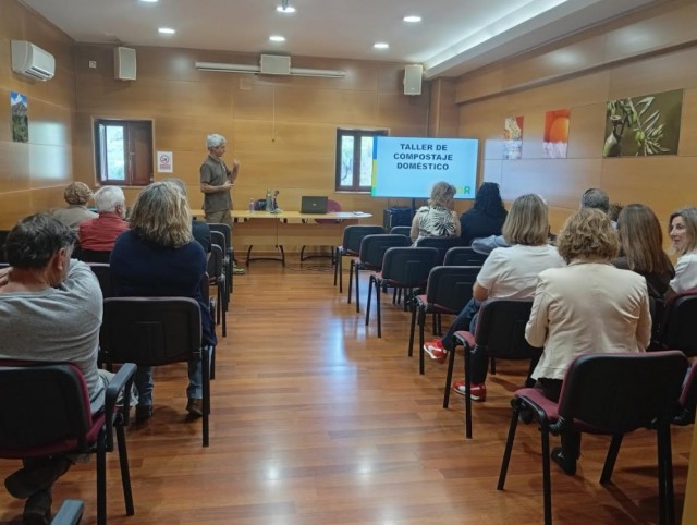 1.450 familias logran una rebaja de 12 euros en la tasa del COR por tratar en casa los residuos orgánicos