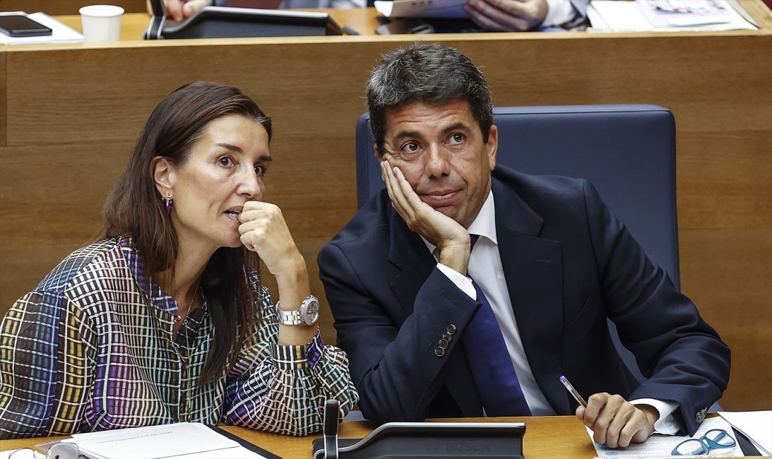 La consellera de Hacienda, Ruth Merino, y el presidente de la Generalitat, Carlos Mazón. Foto: EP/Rober Solsona - 