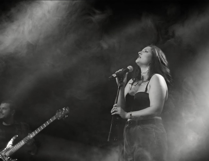 Castelló cierra el ciclo de conciertos en acústico 'Arrels' con la burrianense Tatiana Javaloyes