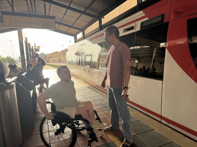MC Cartagena denuncia la parálisis de la ampliación del FEVE y reclama un tren comarcal