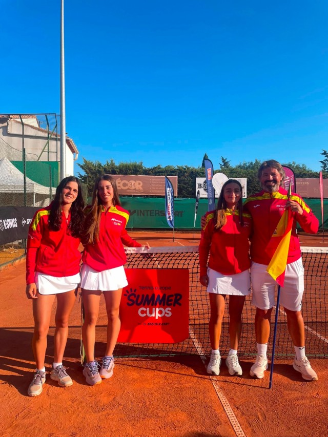 Las tenistas alicantinas Charo Esquiva y Juliana Giaccio llevan a España a la fase final del Europeo sub-18