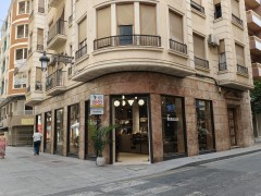 La moda no renuncia al centro de Elche: apertura de Obvio, marca de Kamome, en la Glorieta