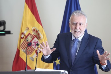 El Gobierno subraya que aplicará convenios migratorios con Marruecos para devolver a los migrantes que llegan a Ceuta