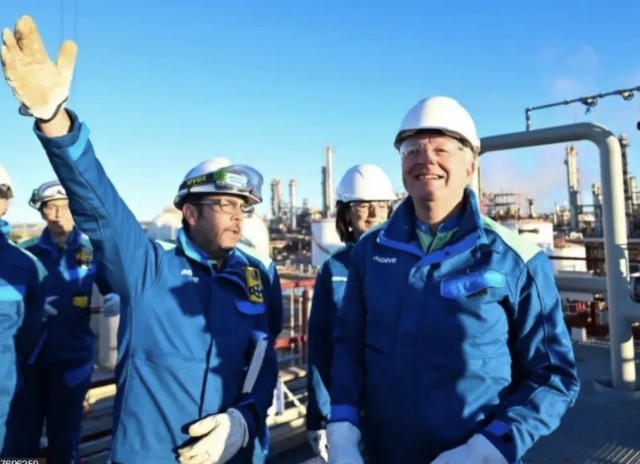 Moeve obtiene un beneficio neto ajustado de 458 millones a junio, un 41% más, y acelera inversiones