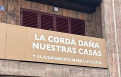 Los vecinos del centro de Paterna reclaman al Ayuntamiento asumir los daños en las viviendas tras la Cordà