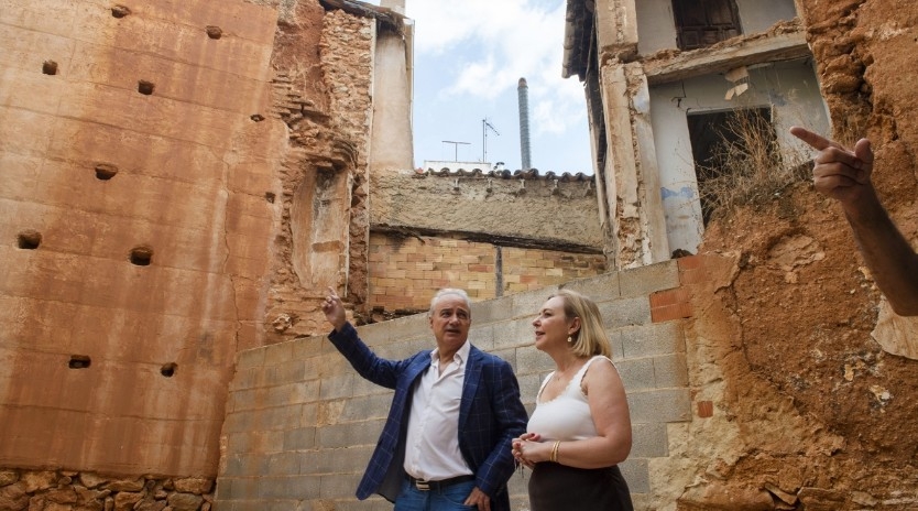 Natàlia Enguix junto al alcalde de Utiel. - Foto: DIVAL Natàlia Enguix junto al alcalde de Utiel.