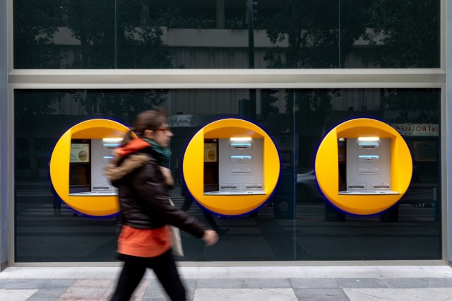 CaixaBank concede más de 435 millones de financiación a clientes de la Región en el primer semestre