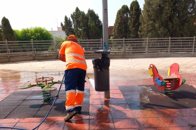 La Vall d'Uixó duplica el dispositivo de limpieza para retirar las cenizas provocadas por el incendio