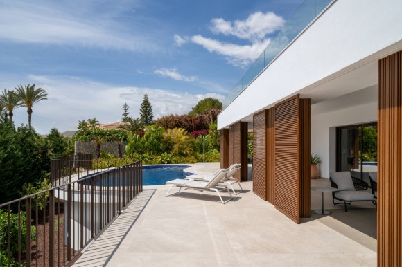 Los compradores internacionales concentran siete de cada diez operaciones de vivienda de lujo en la Costa Blanca