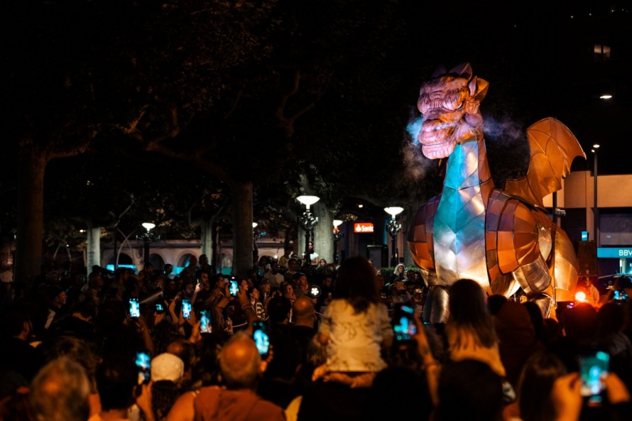 El verano en el que un enorme dragón paseó por Sagunt