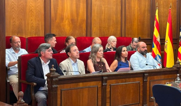 Alcoy pedirá a l'Alcúdia de Crespins que su instituto siga llamándose Isabel-Clara Simó: PP y Vox no secundan la moción