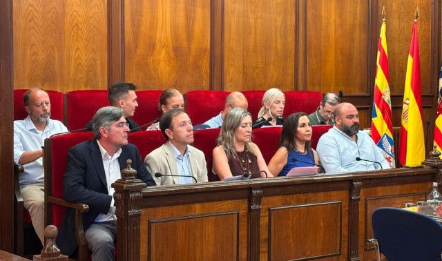 Alcoy pedirá a l'Alcúdia de Crespins que su instituto siga llamándose Isabel-Clara Simó: PP y Vox no secundan la moción