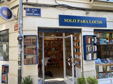Abre sus puertas en València Solo para locos, la librería 'hermana' de Todos contentos y yo también