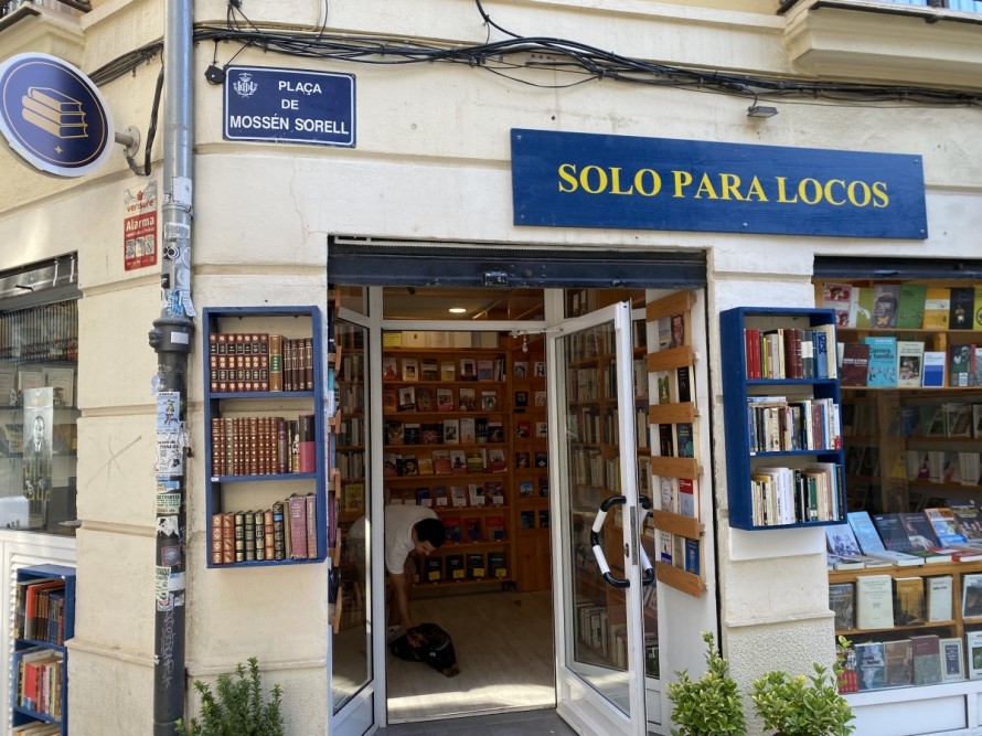 Abre sus puertas en València Solo para locos, la librería 'hermana' de Todos contentos y yo también