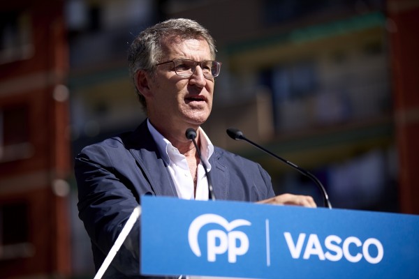 Feijóo confirma que aceptarán acoger 400 menores y dice a Vox que 