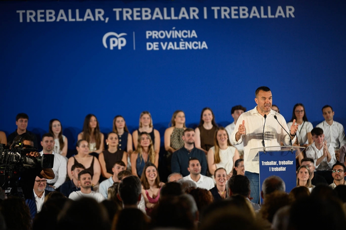 Mompó, en el mitin-almuerzo celebrado en Sueca. - Foto: KIKE TABERNER Mompó, en el mitin-almuerzo celebrado en Sueca.