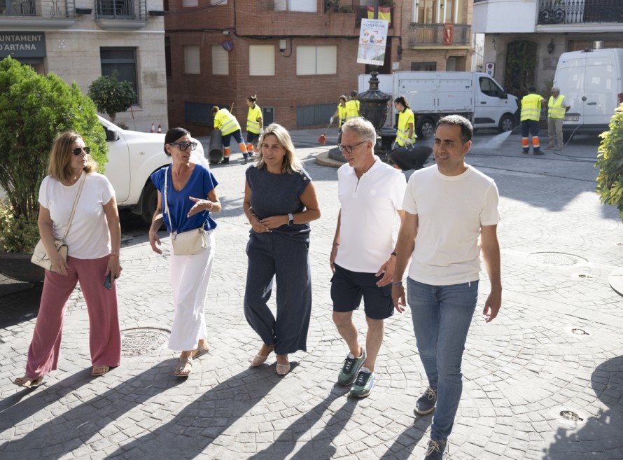 La Diputación limpia 17 poblaciones en un día para recuperar las calles tras el incendio de la Vall