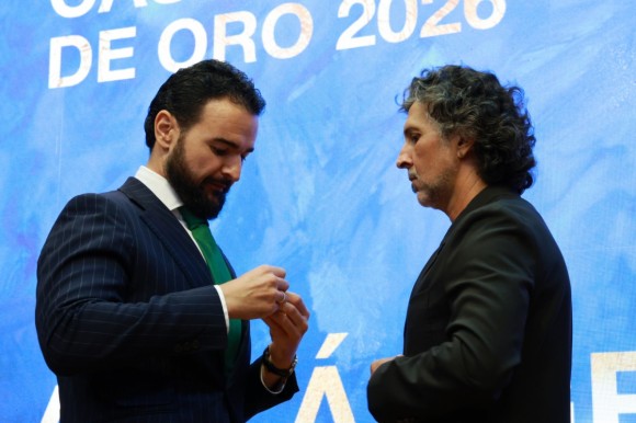 Arcángel recibe el Castillete de Oro en una jornada marcada por el baile y la tradición en el Festival del Cante de las Minas