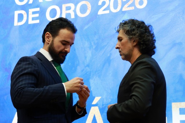 Arcángel recibe el Castillete de Oro en una jornada marcada por el baile y la tradición en el Festival del Cante de las Minas