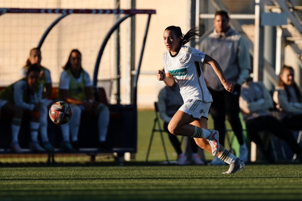 El Alhama ficha a Nuria Martínez, Ana Velázquez y Mireya Zafra para la Primera RFEF femenina 