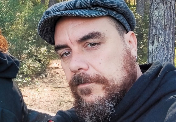 ‘La gente habla con sus perros’, un poemario del silencio de Arturo Méndez Cons
