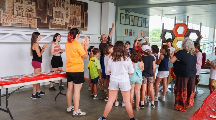 Onda acerca la historia y el patrimonio de la cerámica local en la 'escoleta' del Museu del Taulell
