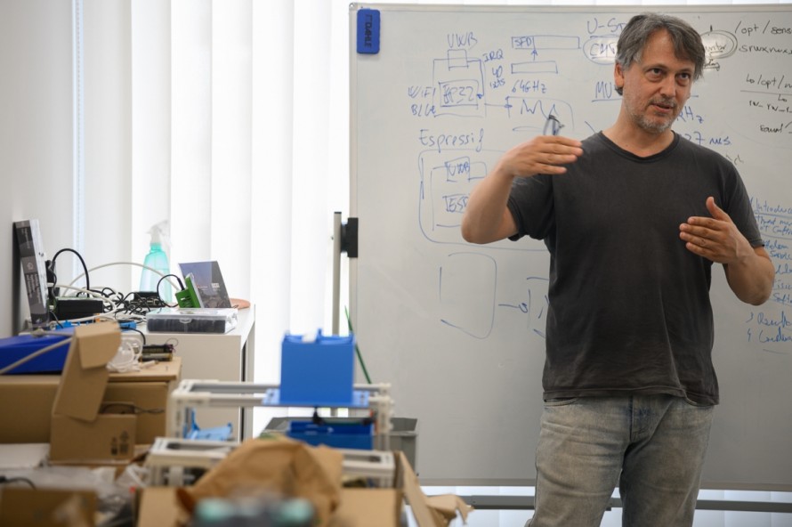 Inteligencia artificial con oído para fábricas, ciudades y eventos deportivos