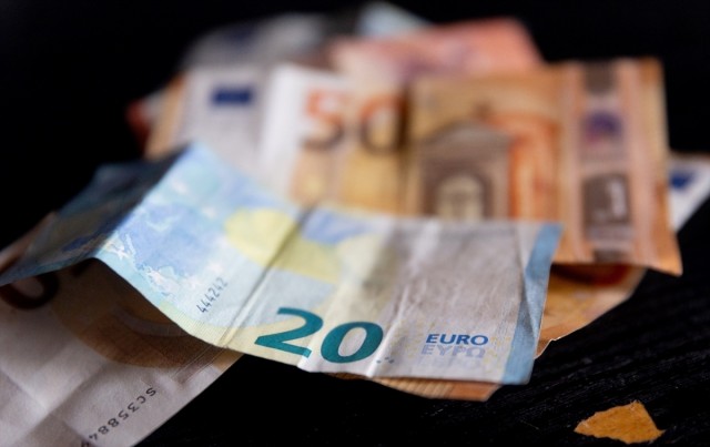 El crédito concedido a las familias españolas se elevó en junio un 1,3% hasta los 719.878 millones