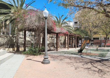 Alicante proyecta la renovación de la Plaza Teresa Mas a espaldas de la residencia  juvenil La Florida