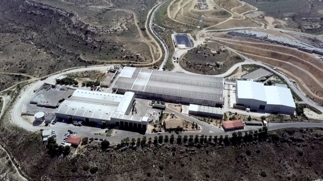Vecinos afectados por el olor de Els Cremats de Elche se constituyen en asociación y piden inspección autonómica