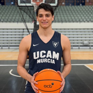 Will Falk y Juani Marcos son los primeros jugadores del UCAM CB 26/27 en empezar a entrenar en Murcia