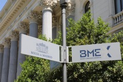 El Ibex 35 sube casi un 0,4% en la apertura y logra rebasar los 20.300 puntos, con el crudo a la baja