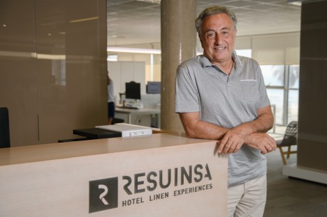 De un taller familiar a vestir 10.000 hoteles: el viaje centenario de Resuinsa por más de 150 países
