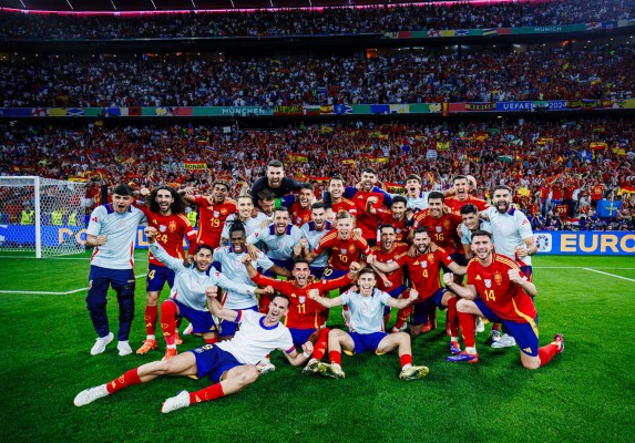 España alcanza su quinta final de Eurocopa
