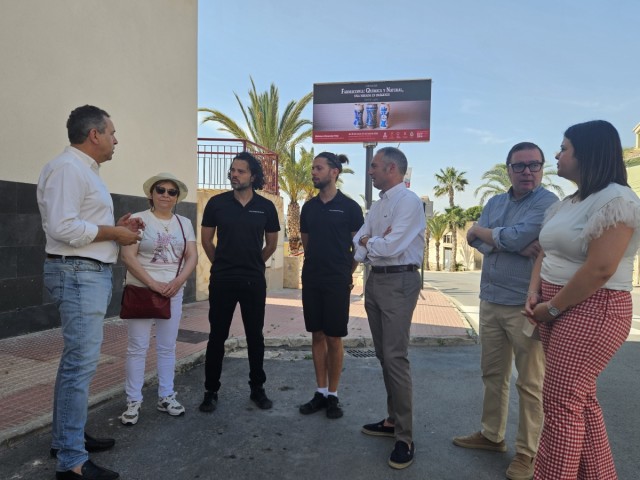 Abanilla estrena una pantalla LED de doble cara para difundir eventos y potenciar el comercio local