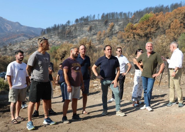Pérez Llorca presenta las ayudas de la Generalitat a los ganaderos afectados por el incendio de La Vall