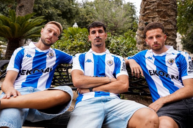 El Hércules CF presenta una camiseta que homenajea su historia a través del escudo