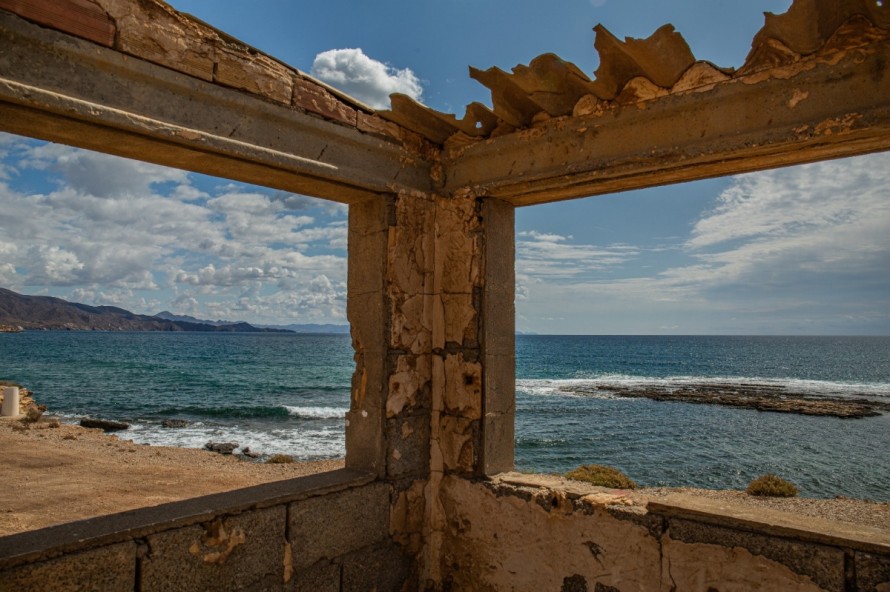 Desde Cala Blanca a la Torre de Cope: retrato fotográfico de un paisaje plagado de historias y aventuras