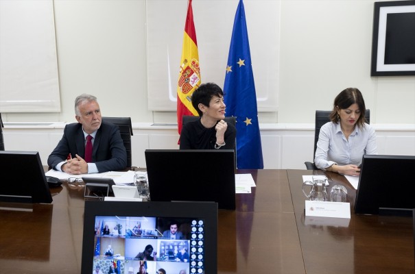 El Gobierno propondrá a las CCAA que acojan a 347 menores migrantes solos de Canarias y Ceuta